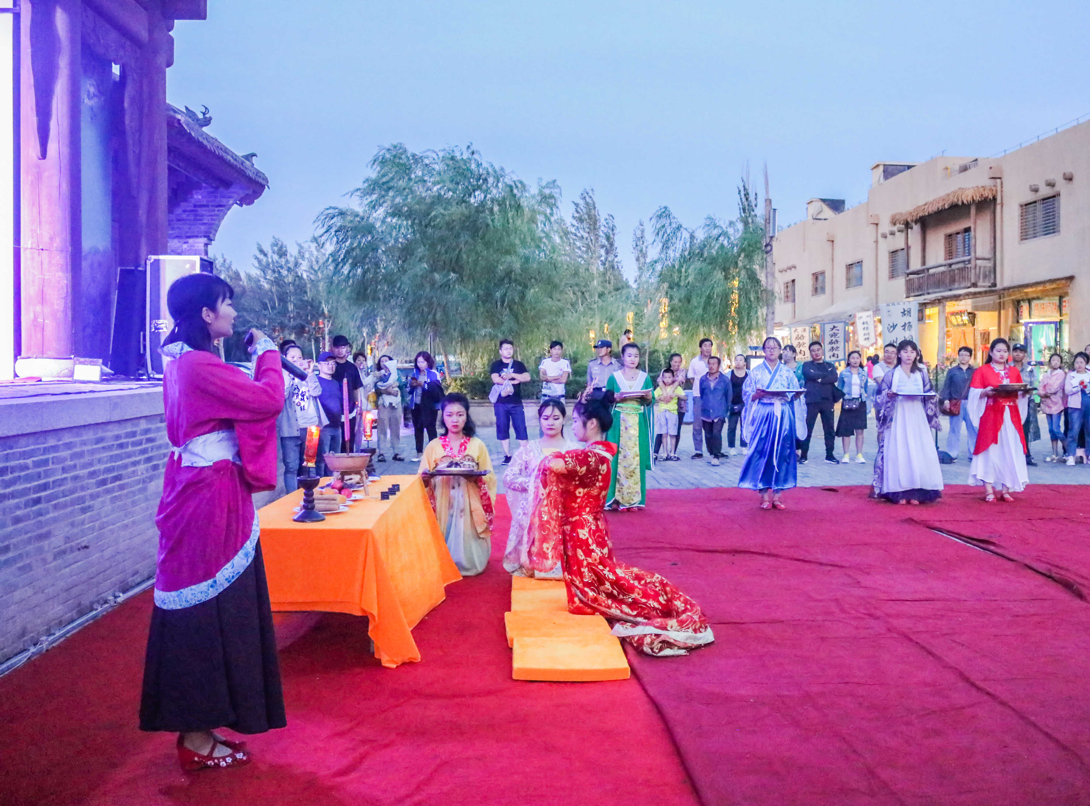 ����ȪС�������Ϧ�ݿ�Ů