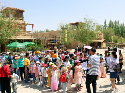 ����ȪС���һ��Ӿ��ʳʬF